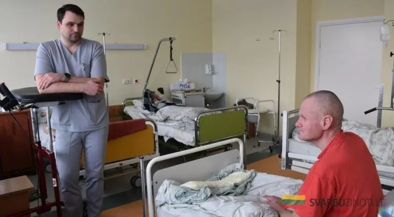 Lekarze z Plungės dokonali cudu: Pacjent z mrożącej krew w żyłach infekcji odzyskał życie.