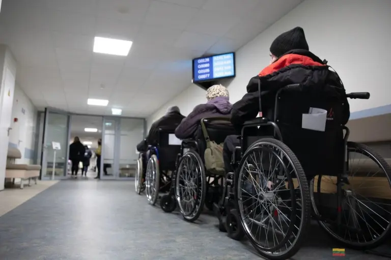 Niepełnosprawni w Kėdainiai: nowa procedura transportu budzi frustrację. "To kpina!"