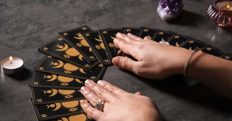 Tarot na sobotę, 7 lutego 2026: Sprawdź, co gwiazdy przygotowały dla Twojego znaku