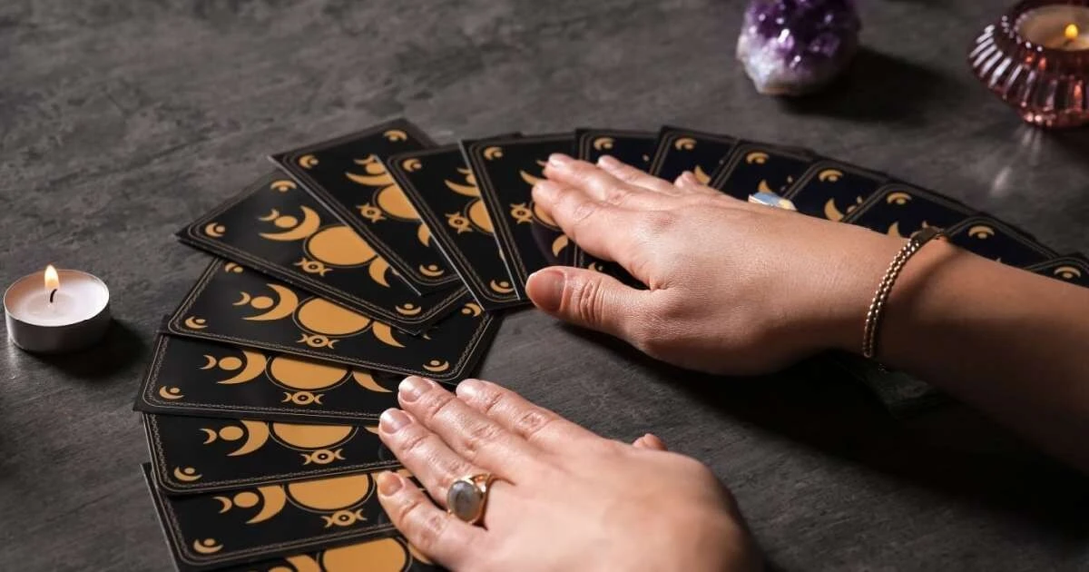 Tarot na sobotę, 7 lutego 2026: Sprawdź, co gwiazdy przygotowały dla Twojego znaku