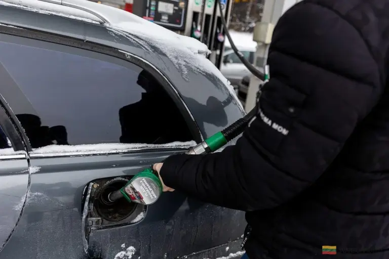 Czemu paliwo drożeje z dnia na dzień? Tajemnice cenników na stacjach benzynowych