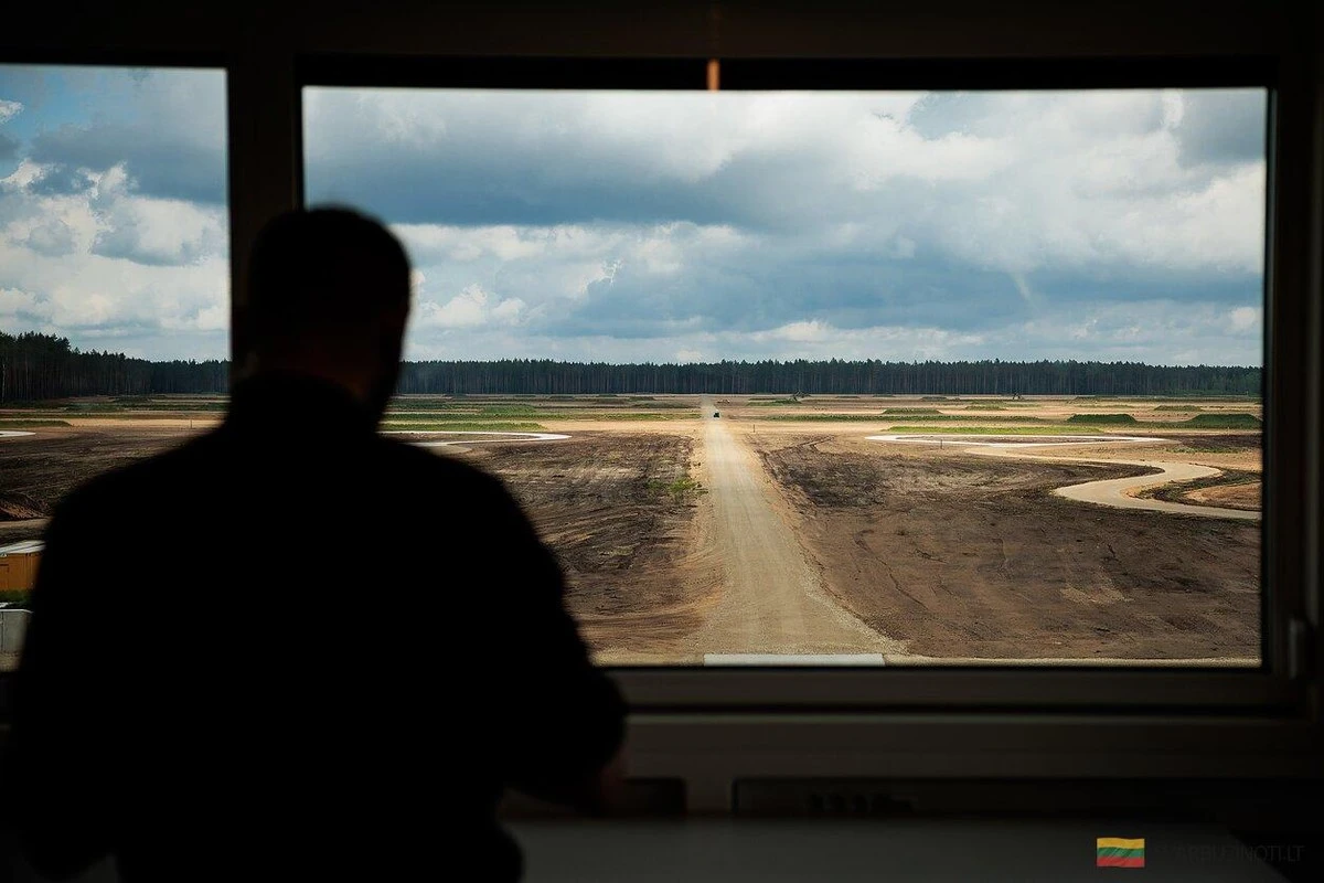 Ekspertyza drogi do poligonu Rūdninkai: Kto oceni bubny, które tam powstały?