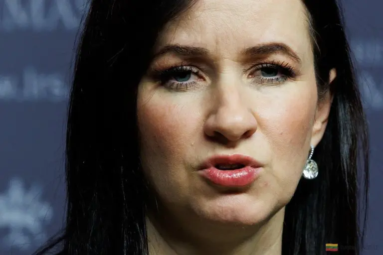 Konwój ewakuacyjny z ZEA: premierė ujawnia szczegóły operacji (bez paniki)