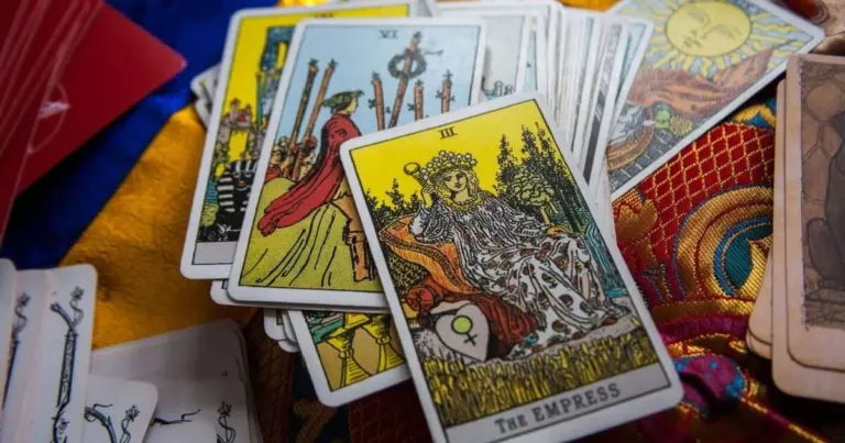 Tarot na poniedziałek, 9 marca 2026: Co karty mówią o Twoim znaku?